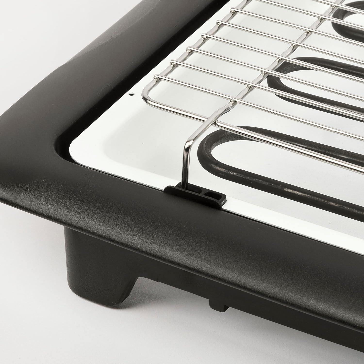 G3 Ferrari G10024 Giulietta Barbecue Elettrico, 2000 W, Griglie Inox, Area cottura 31 x 25 cm, Vassoio porcellanato per facile pulizia, Resistenza in acciaio corazzato, Griglia doppia, Nero