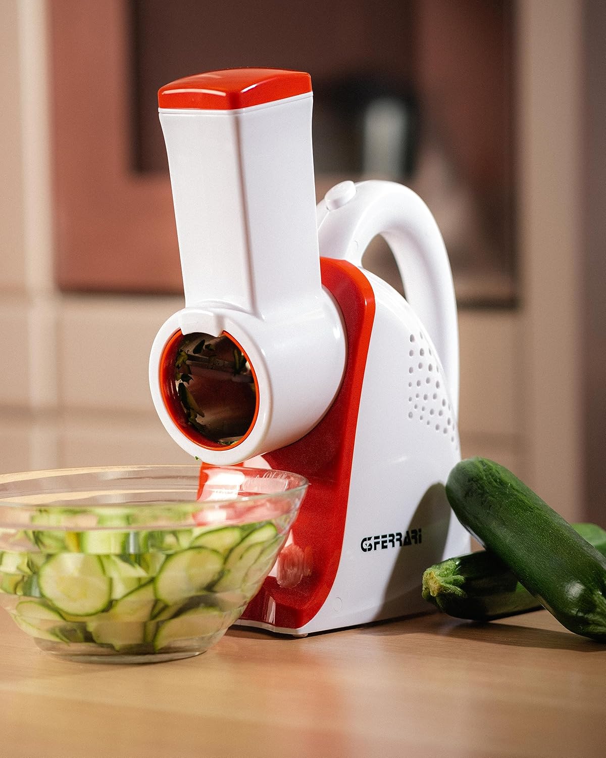 G3 Ferrari G20133 Parmino Chef Grattugia e Affettaverdure Elettrico, 240 W, 4 rulli INOX di taglio intercambiabili, Comoda maniglia, Completamente smontabile, Plastica, Bianco/Rosso